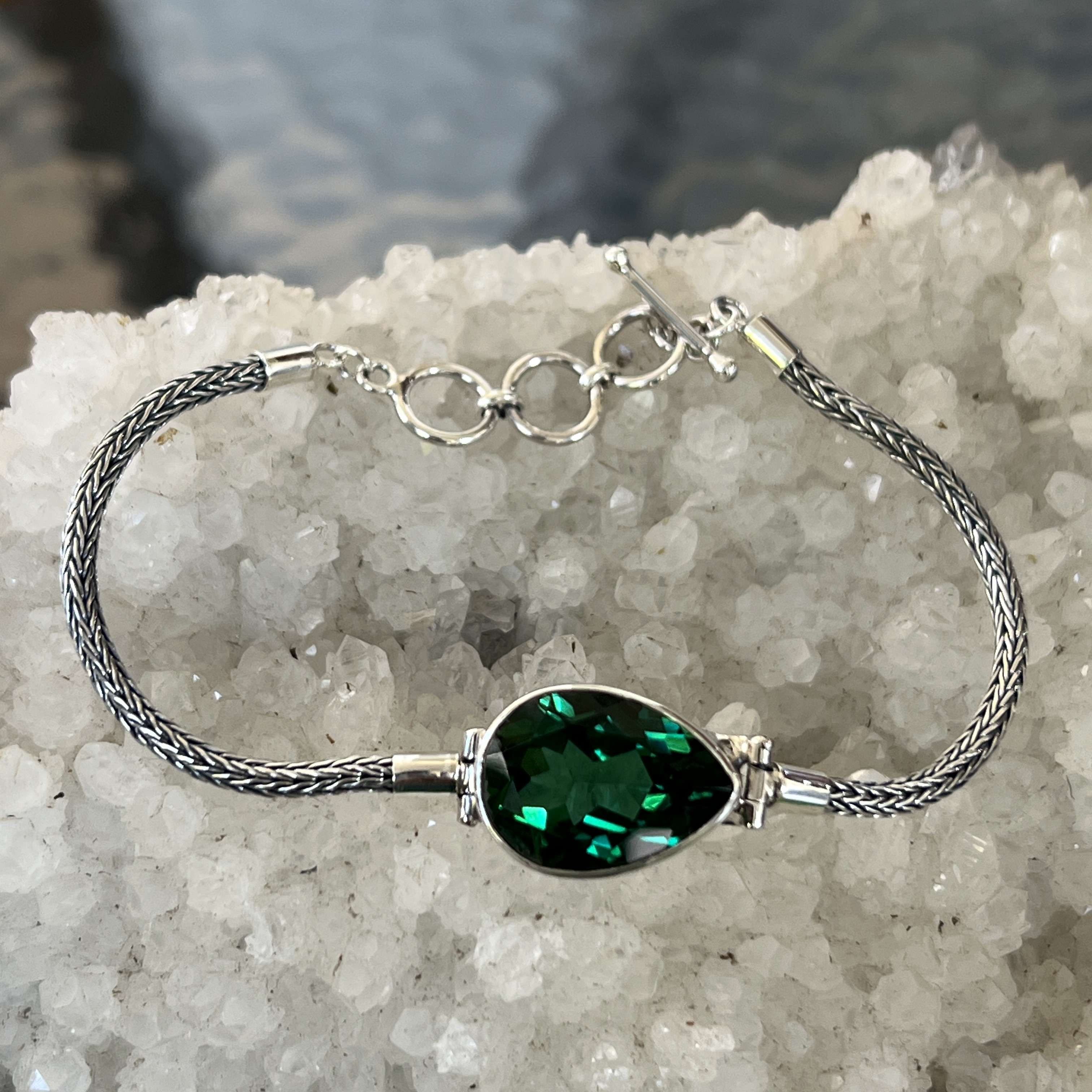 (HANDMADE 925 BALI SILVER FILIGREE BRACELETS WITH GREEN QUARTZ)